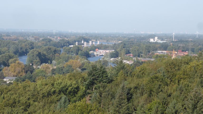 Blick vom Kran auf die Schiffsschleuse