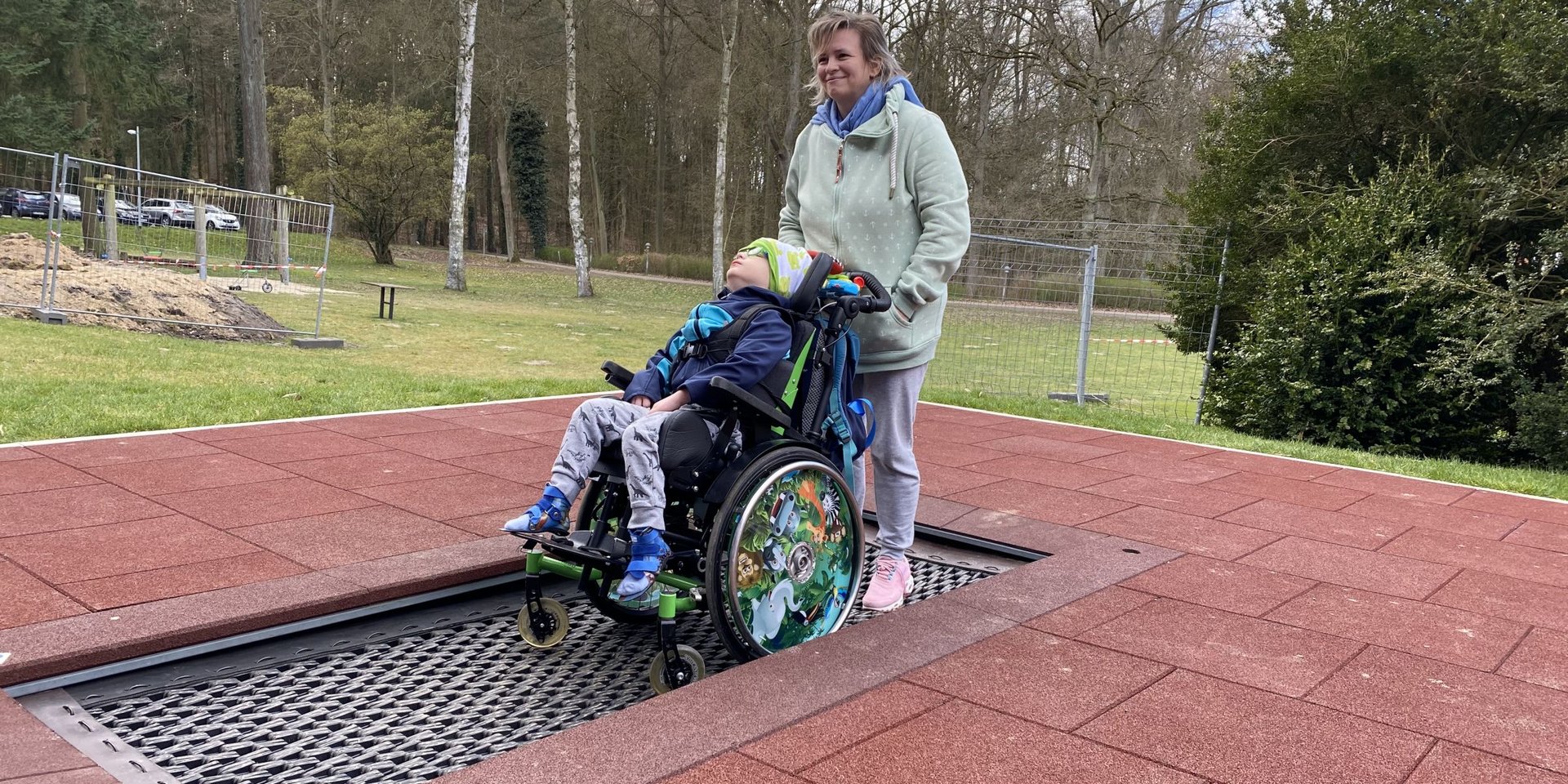 Neuer, inklusiver Spielplatz der VAMED Klinik Geesthacht eröffnet