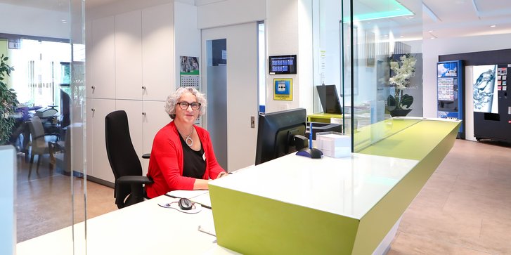 Rezeption der VAMED Rehaklinik Bad Salzdetfurth