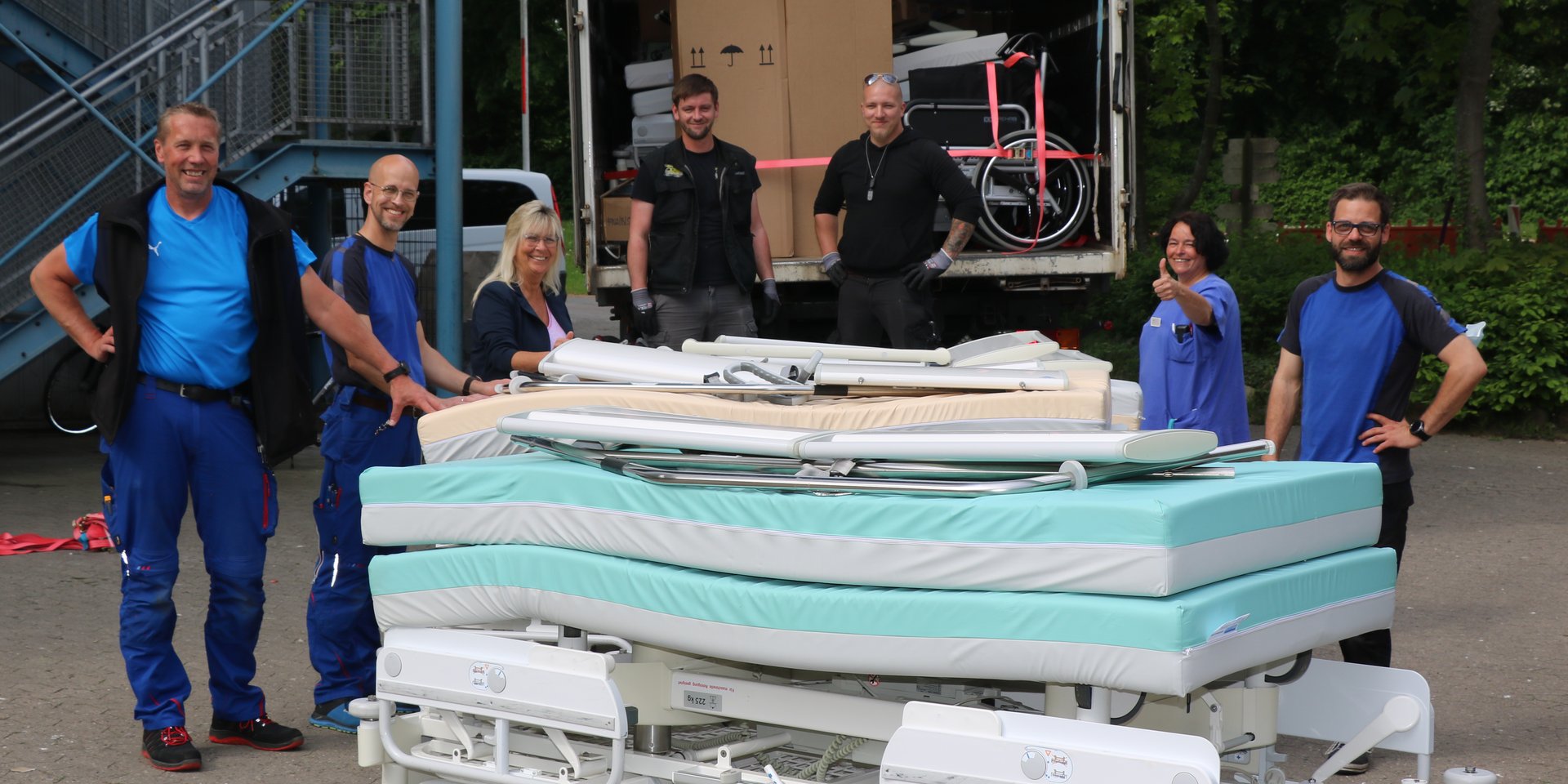 Ostseeklinik Damp spendet erneut Klinikbetten und medizinische Hilfsgüter in die Ukraine