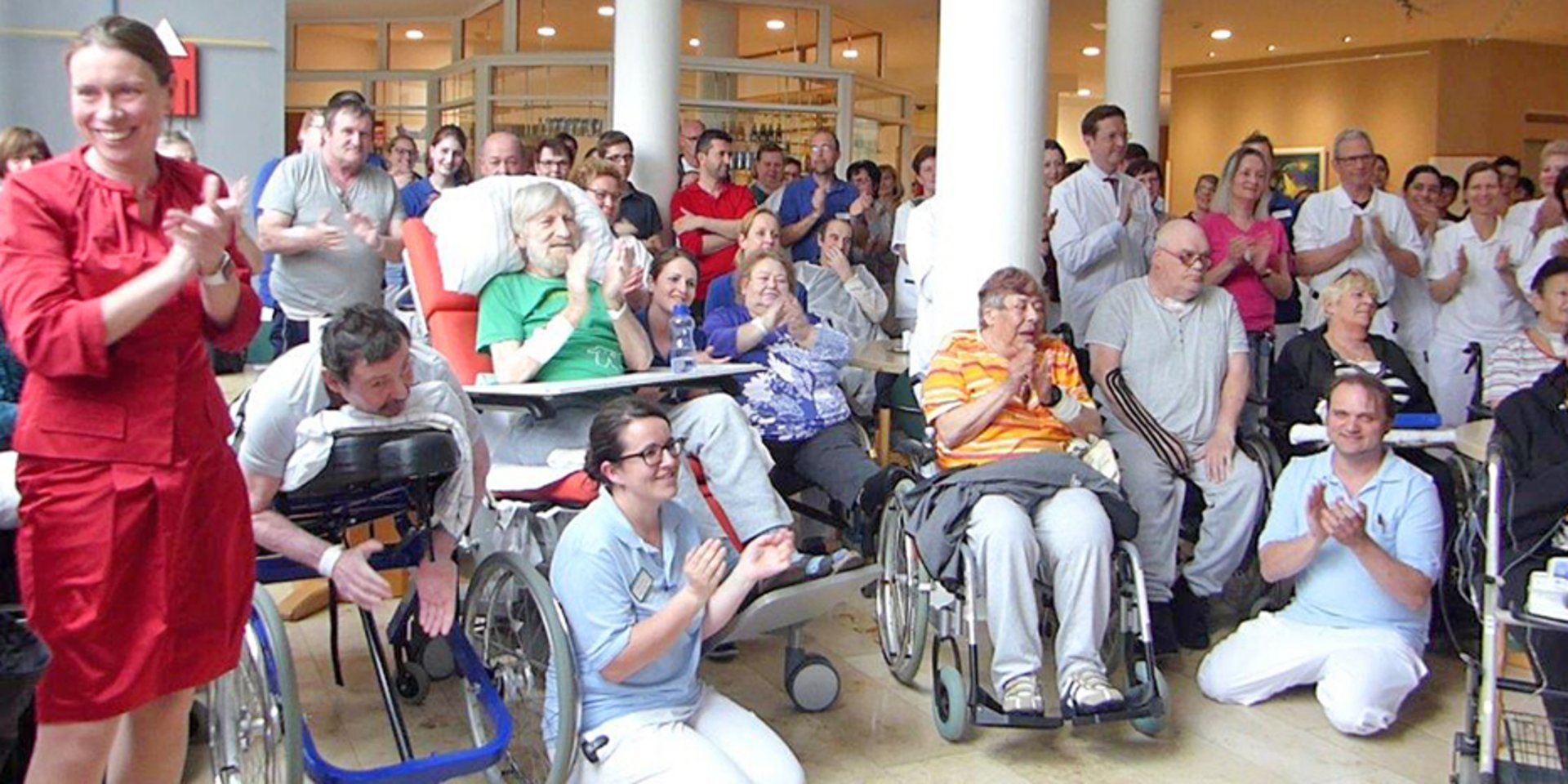 Standing-Ovation für Pflegekräfte in der Helios Klinik Kipfenberg