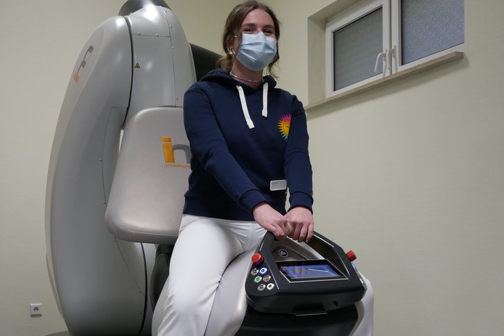 Robotikgestützte Bewegungstherapie zur Verbesserung der Rumpfaktivität