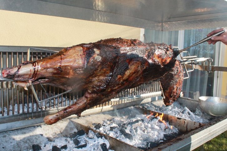 Wildschwein am Spieß