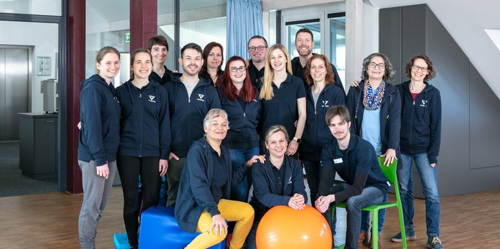 Teambild der Physiotherapeuten, Ergotherapeuten und Logopäden des VAMED Rehazentrum Karlsruhe