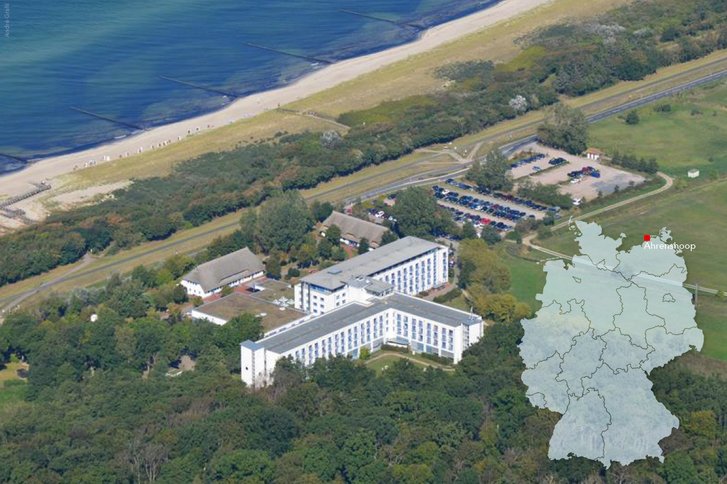 Luftaufnahme der VAMED Rehaklinik Ahrenshoop