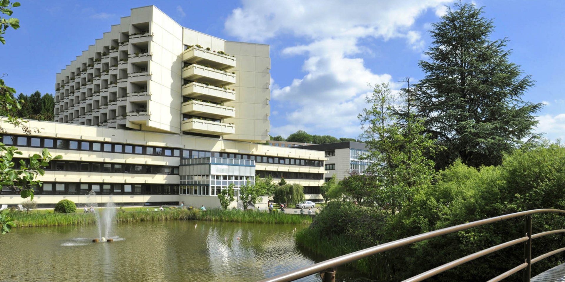 Stern Rehaklinik-Liste: 15 VAMED Kliniken werden in zehn Fachdisziplinen 32-mal als Top-Rehakliniken ausgezeichnet