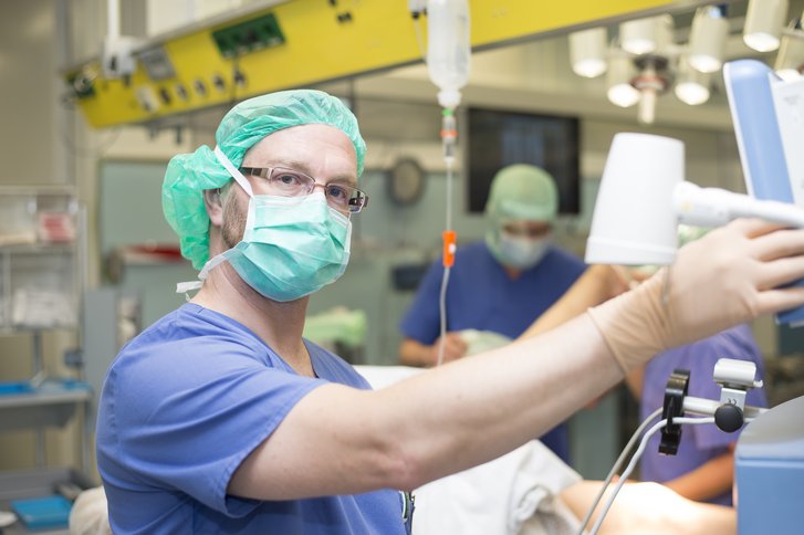 Wir bringen Sie sanft und sicher durch die OP