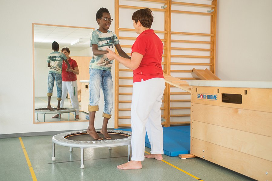 Trampolinspringen in der Helios Klinik Hohenstücken