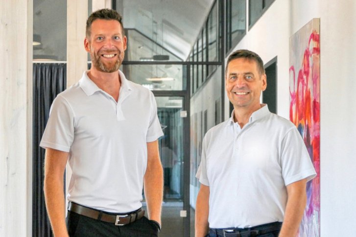 Bild der beiden Geschaeftsfuehrer des VAMED Rehazentrum Karlsruhe Tilo Spaeth und Kai Stoevesand