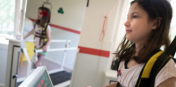 Maedchen auf Laufband